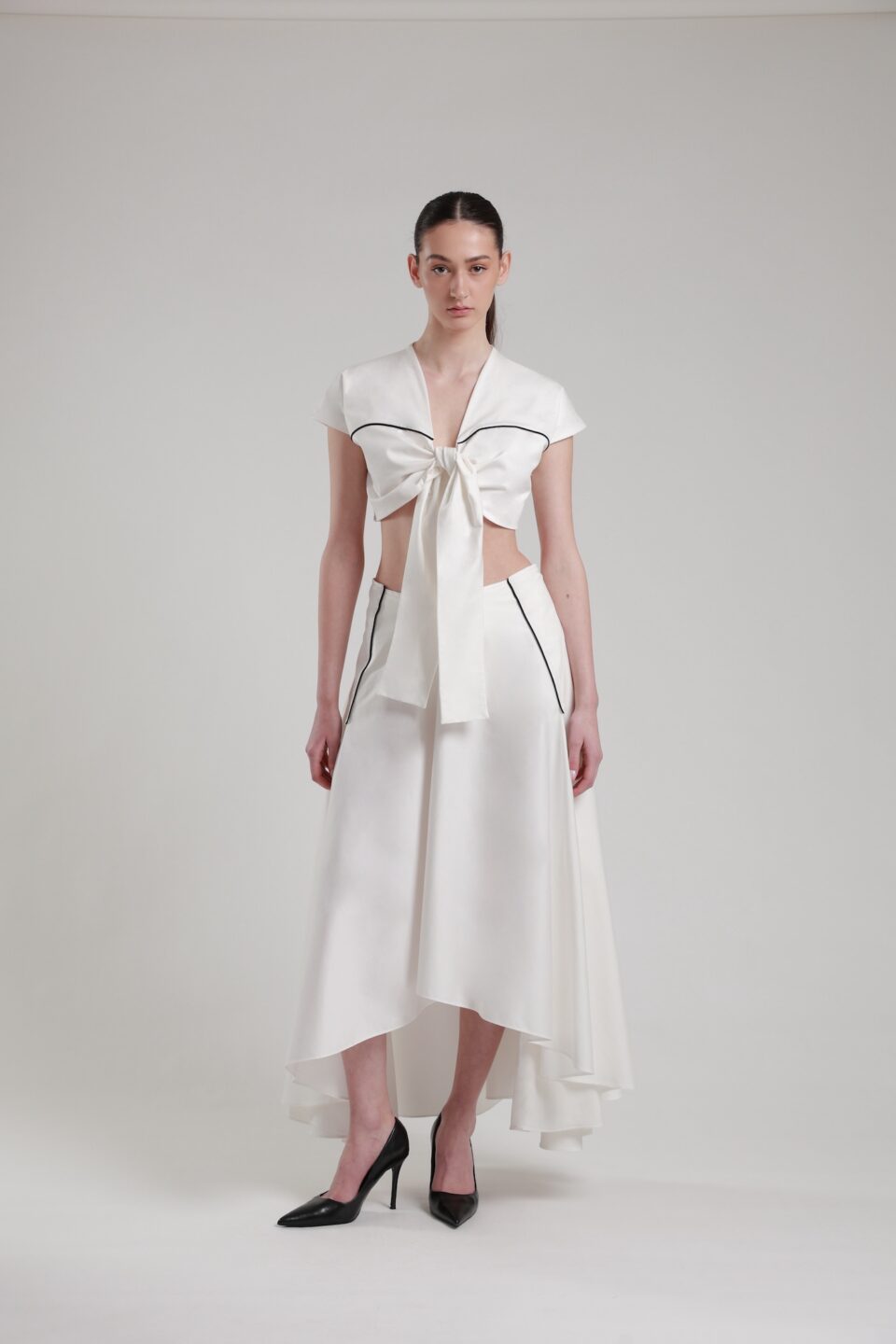 Eraria White Tie Front Top